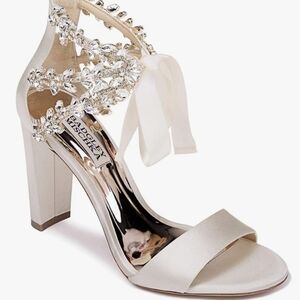 Badgley Mischka Ivory Embellished Heels Not New